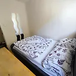 Family Cozy Apartment Metro Access